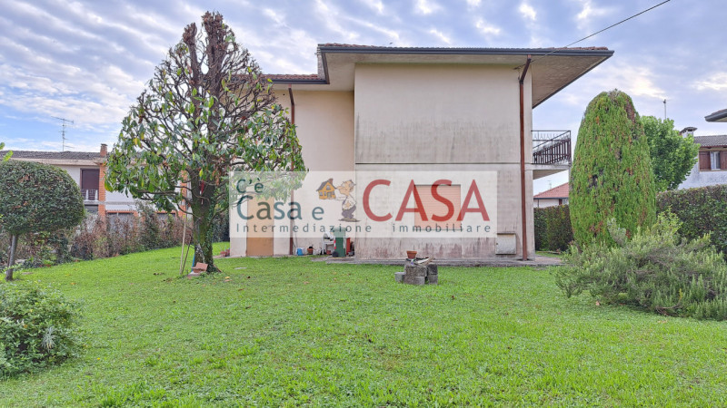 S. Domenico: Quartiere tranquillo, disponibile a sei mesi dal preliminare, comoda a tutti i servi...