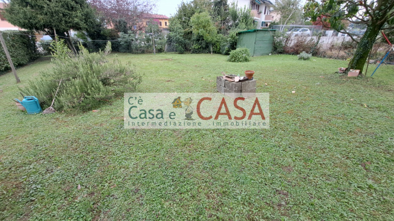 S. Domenico: Quartiere tranquillo, disponibile a sei mesi dal preliminare, comoda a tutti i servi...