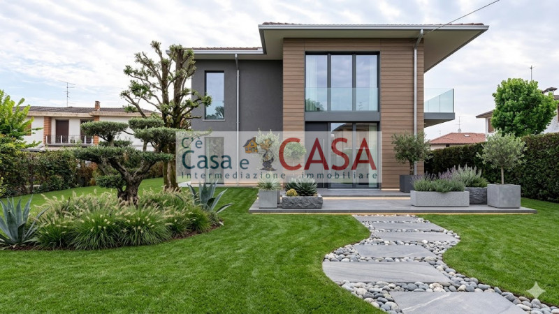 S. Domenico: Quartiere tranquillo, disponibile a sei mesi dal preliminare, comoda a tutti i servi...