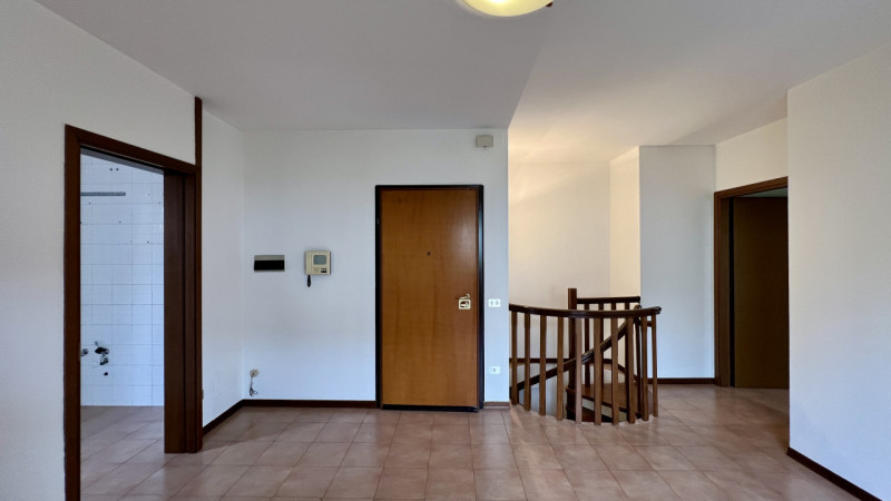 Interessante appartamento con taverna in palazzina di sole 4 unità abitative.

Ci troviamo in cen...