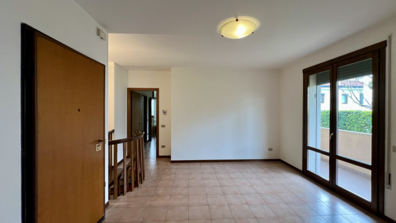 Interessante appartamento con taverna in palazzina di sole 4 unità abitative.

Ci troviamo in cen...