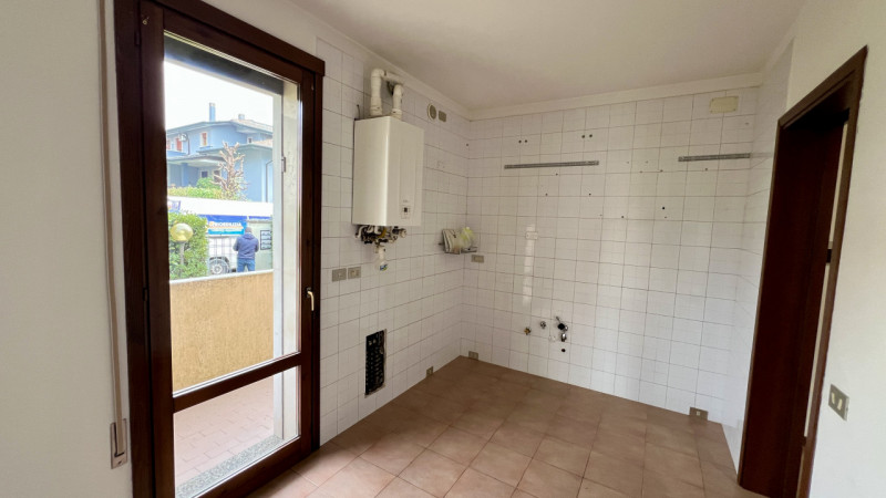 Interessante appartamento con taverna in palazzina di sole 4 unità abitative.

Ci troviamo in cen...