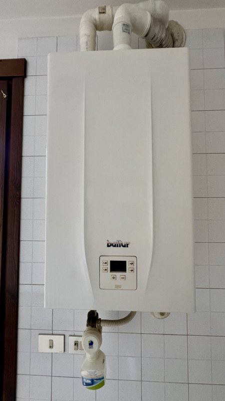 Interessante appartamento con taverna in palazzina di sole 4 unità abitative.

Ci troviamo in cen...