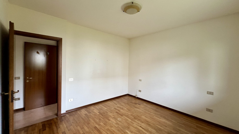 Interessante appartamento con taverna in palazzina di sole 4 unità abitative.

Ci troviamo in cen...