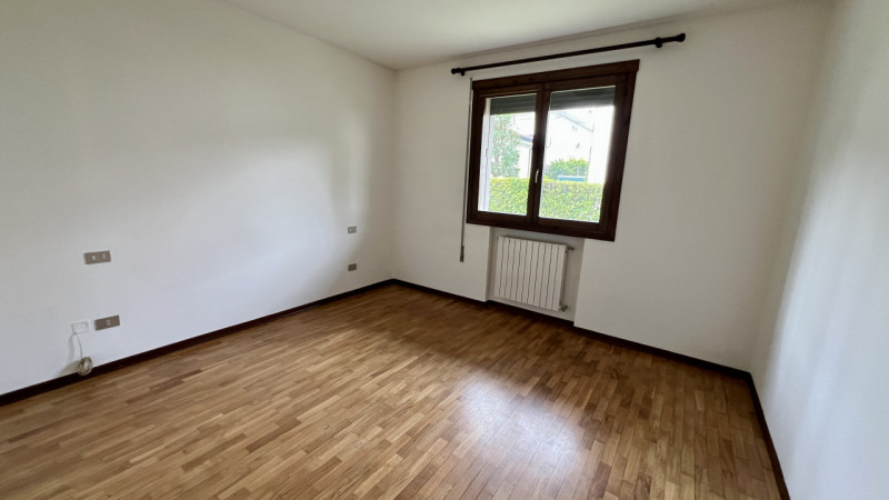 Interessante appartamento con taverna in palazzina di sole 4 unità abitative.

Ci troviamo in cen...