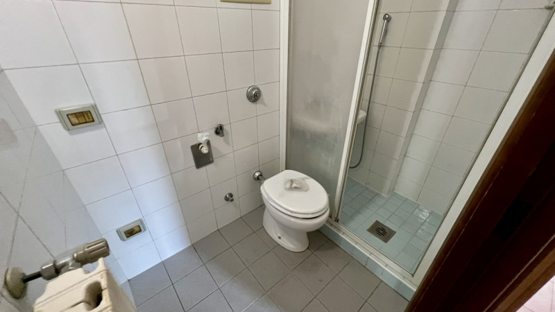 Interessante appartamento con taverna in palazzina di sole 4 unità abitative.

Ci troviamo in cen...