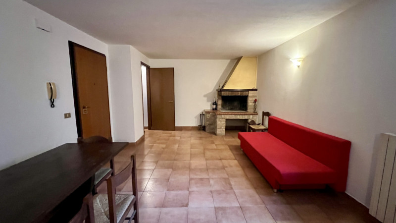 Interessante appartamento con taverna in palazzina di sole 4 unità abitative.

Ci troviamo in cen...