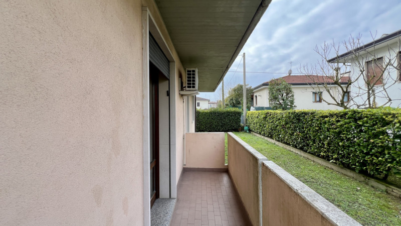 Interessante appartamento con taverna in palazzina di sole 4 unità abitative.

Ci troviamo in cen...