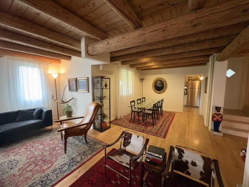 In una cornice riservata e armoniosa, immersa nel verde della campagna di Veggiano, località Tram...