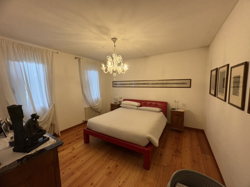 In una cornice riservata e armoniosa, immersa nel verde della campagna di Veggiano, località Tram...