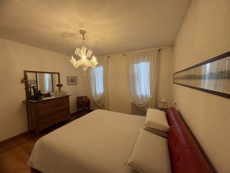 In una cornice riservata e armoniosa, immersa nel verde della campagna di Veggiano, località Tram...