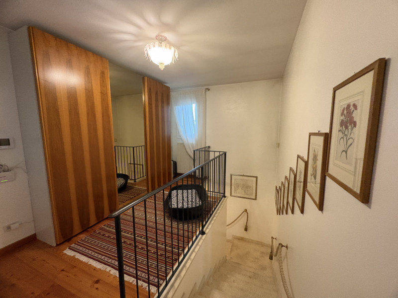 In una cornice riservata e armoniosa, immersa nel verde della campagna di Veggiano, località Tram...