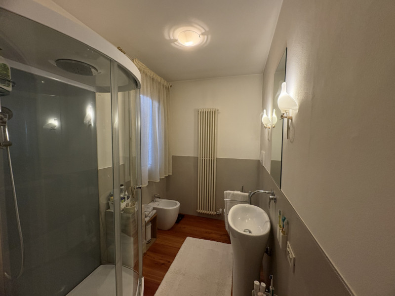 In una cornice riservata e armoniosa, immersa nel verde della campagna di Veggiano, località Tram...