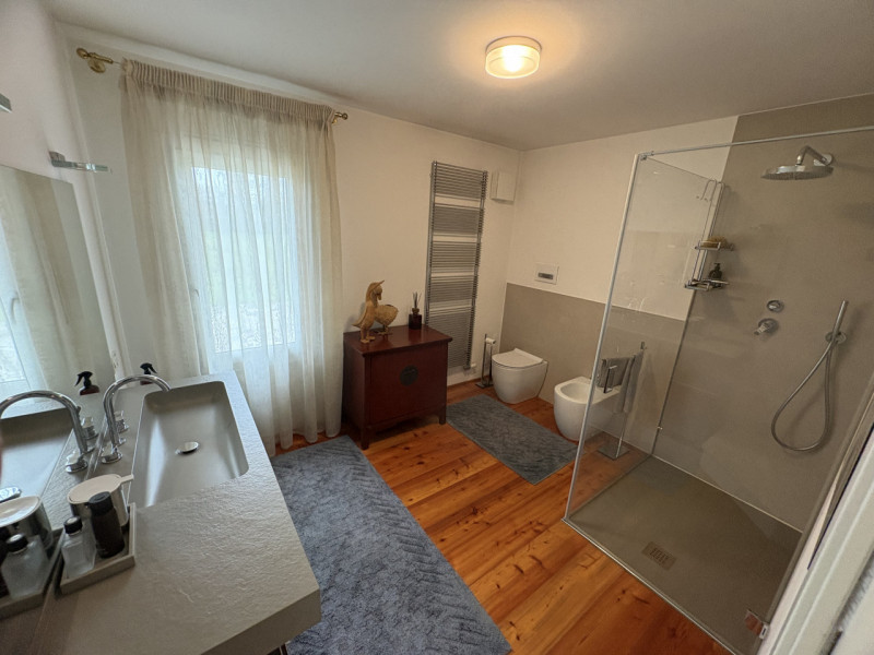 In una cornice riservata e armoniosa, immersa nel verde della campagna di Veggiano, località Tram...