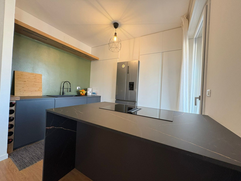 Proponiamo in vendita un elegante duplex di circa 135 mq situato nella rinomata zona residenziale...