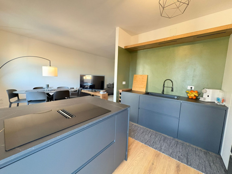 Proponiamo in vendita un elegante duplex di circa 135 mq situato nella rinomata zona residenziale...