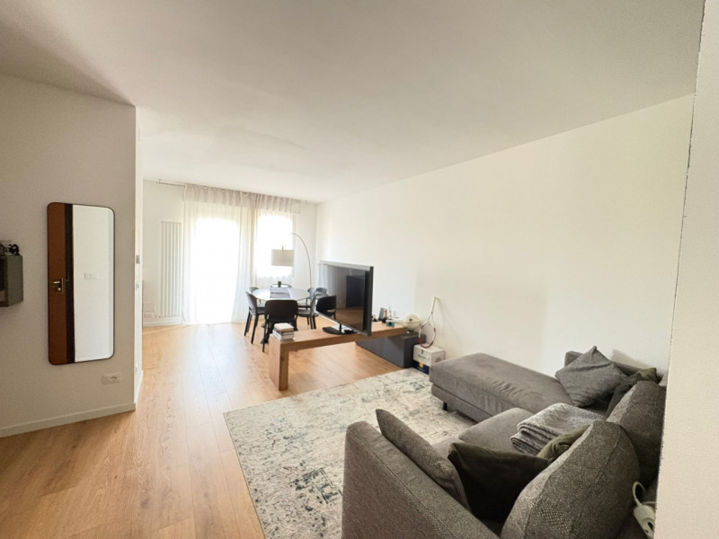 Proponiamo in vendita un elegante duplex di circa 135 mq situato nella rinomata zona residenziale...