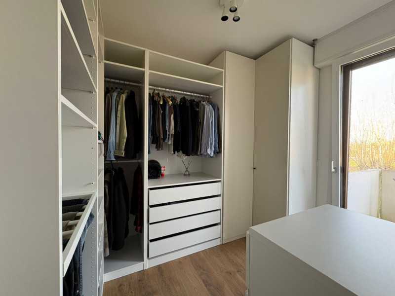 Proponiamo in vendita un elegante duplex di circa 135 mq situato nella rinomata zona residenziale...