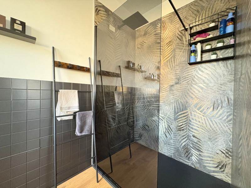 Proponiamo in vendita un elegante duplex di circa 135 mq situato nella rinomata zona residenziale...