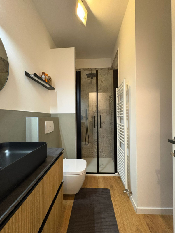 Proponiamo in vendita un elegante duplex di circa 135 mq situato nella rinomata zona residenziale...