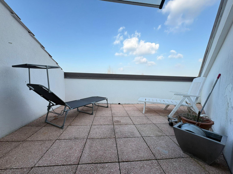 Proponiamo in vendita un elegante duplex di circa 135 mq situato nella rinomata zona residenziale...