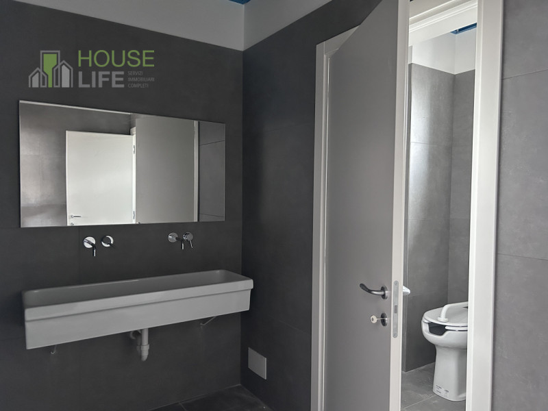 THIENE - Z.I: CAPANNONE INDUSTRIALE NUOVO di mq 1.200 circa H 8,50, con impianto elettrico, servi...