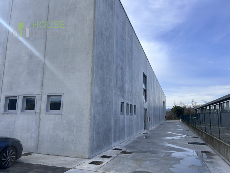 THIENE - Z.I: CAPANNONE INDUSTRIALE NUOVO di mq 1.200 circa H 8,50, con impianto elettrico, servi...