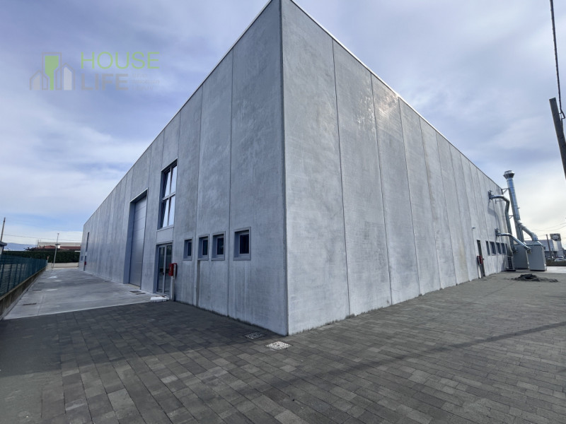 THIENE - Z.I: CAPANNONE INDUSTRIALE NUOVO di mq 1.200 circa H 8,50, con impianto elettrico, servi...