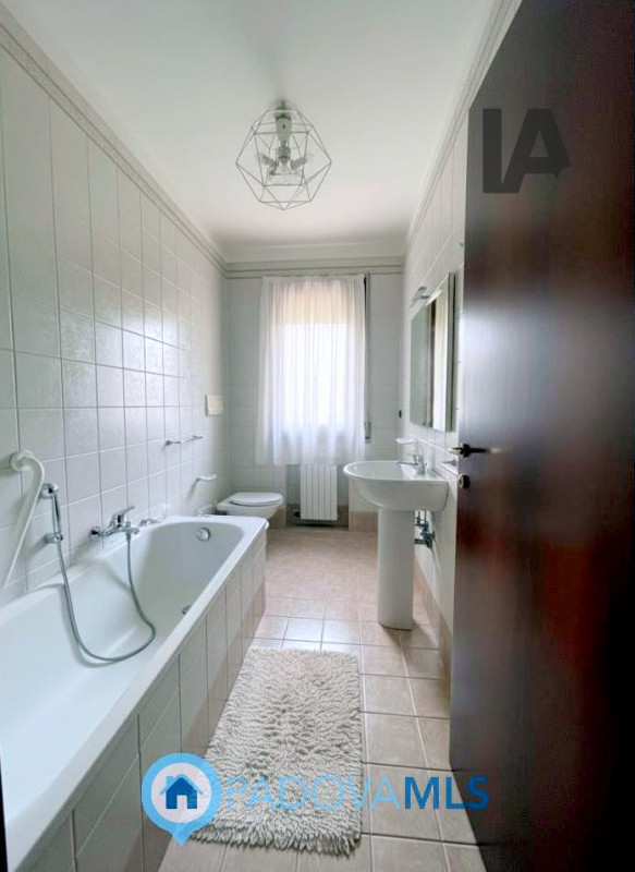 Immobile in esclusiva al Gruppo Padova MLS

MONTEGROTTO T. : proponiamo appartamento al primo pia...