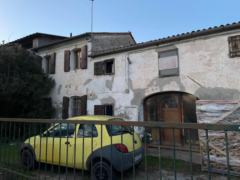 Proponiamo in vendita una rara opportunità nel cuore di Villanova di Camposampiero: casa singola ...