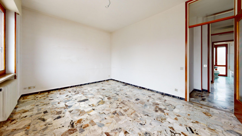 PISCINE 

In un tranquillo quartiere residenziale, comodo a tutti i principali servizi e a pochi ...