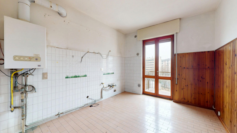 PISCINE 

In un tranquillo quartiere residenziale, comodo a tutti i principali servizi e a pochi ...