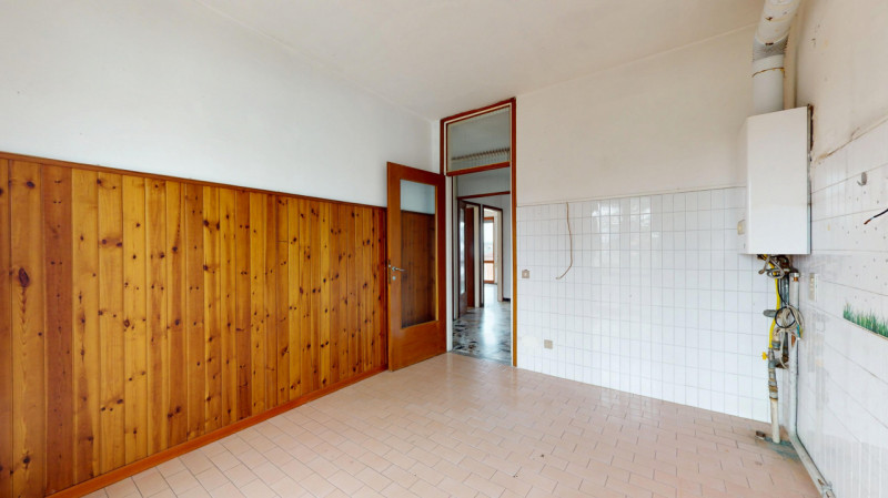 PISCINE 

In un tranquillo quartiere residenziale, comodo a tutti i principali servizi e a pochi ...