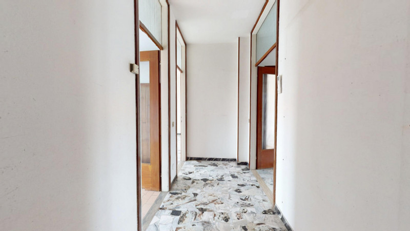 PISCINE 

In un tranquillo quartiere residenziale, comodo a tutti i principali servizi e a pochi ...