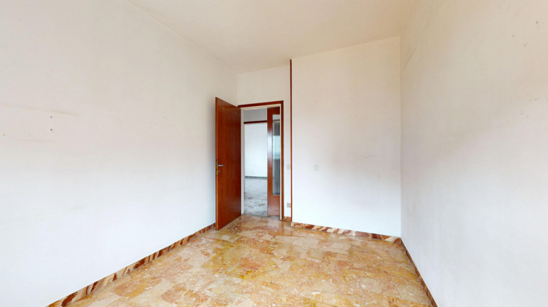 PISCINE 

In un tranquillo quartiere residenziale, comodo a tutti i principali servizi e a pochi ...