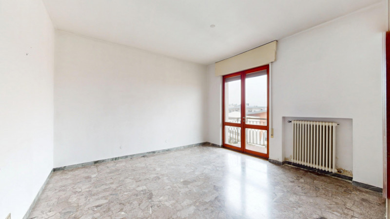 PISCINE 

In un tranquillo quartiere residenziale, comodo a tutti i principali servizi e a pochi ...