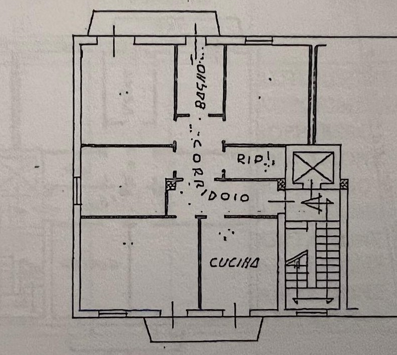 PISCINE 

In un tranquillo quartiere residenziale, comodo a tutti i principali servizi e a pochi ...