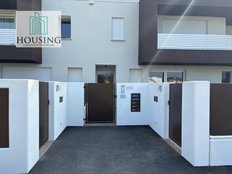 Nel Comune di Montegrotto Terme, proponiamo un appartamento di nuova costruzione, completamente a...