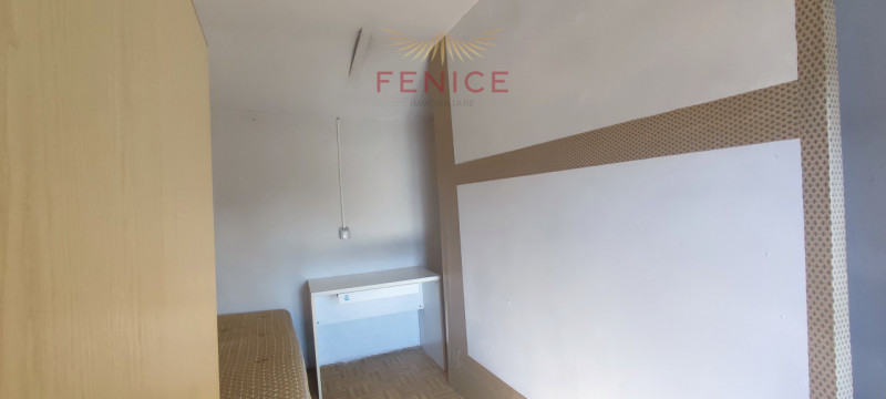 Immersa nella verde campagna veneta, a Nogarè di Crocetta del Montello, questa affascinante casa ...