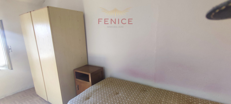 Immersa nella verde campagna veneta, a Nogarè di Crocetta del Montello, questa affascinante casa ...