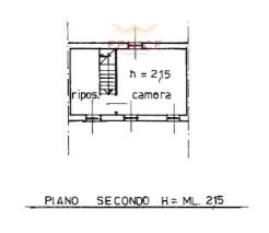 Immersa nella verde campagna veneta, a Nogarè di Crocetta del Montello, questa affascinante casa ...