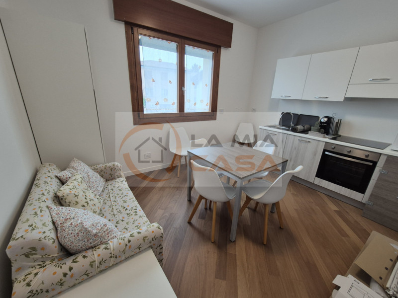 PADOVA - Località VOLTABAROZZO
Elegante trilocale rivolto solo a gruppo di 3 studentesse/speciali...