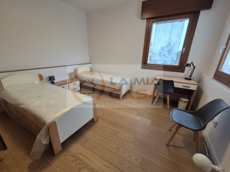 PADOVA - Località VOLTABAROZZO
Elegante trilocale rivolto solo a gruppo di 3 studentesse/speciali...