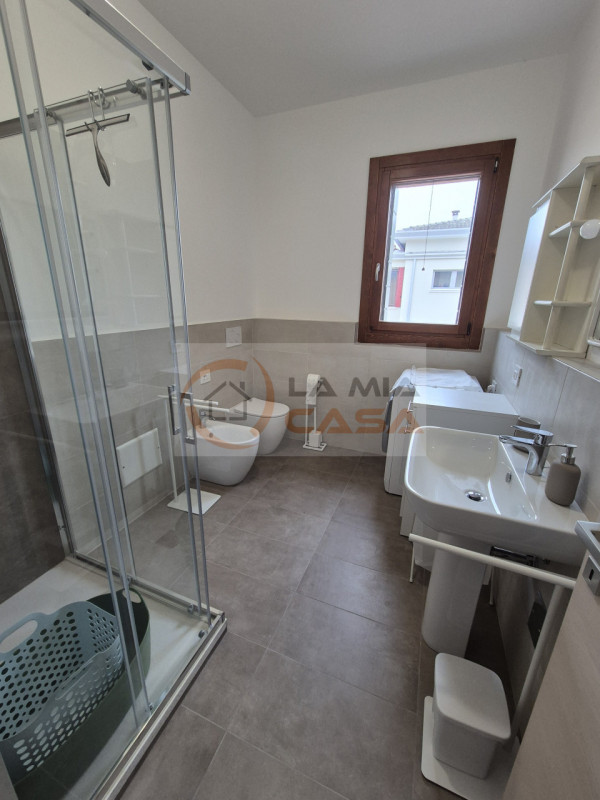 PADOVA - Località VOLTABAROZZO
Elegante trilocale rivolto solo a gruppo di 3 studentesse/speciali...