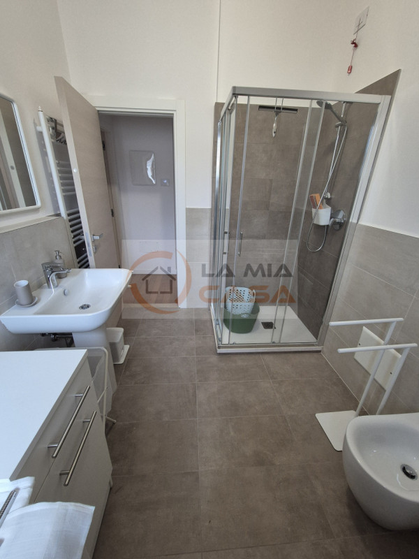 PADOVA - Località VOLTABAROZZO
Elegante trilocale rivolto solo a gruppo di 3 studentesse/speciali...