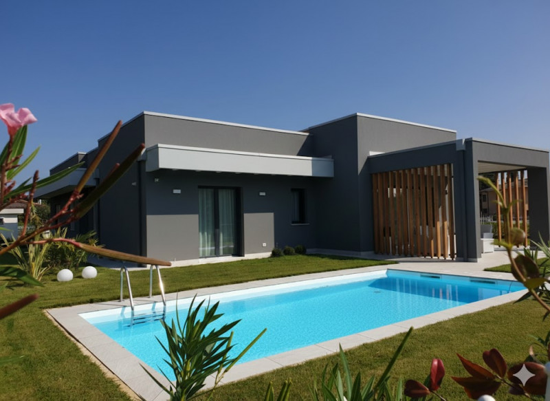 Scopri questa splendida villa singola a pochi chilometri dal centro città, immersa in una zona tr...