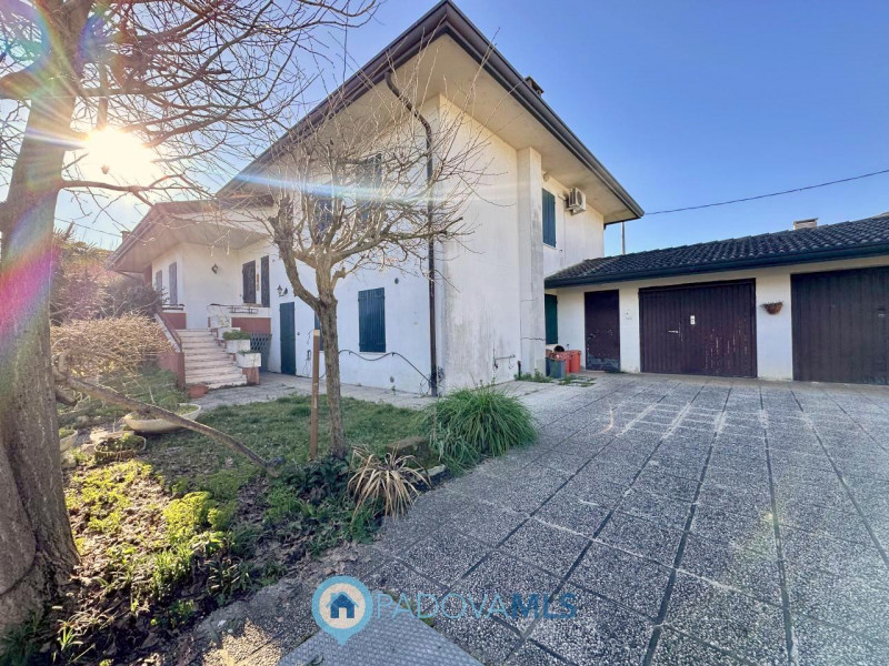 Immobile in esclusiva al Gruppo Padova MLS

Proponiamo in vendita villa indipendente edificata ne...