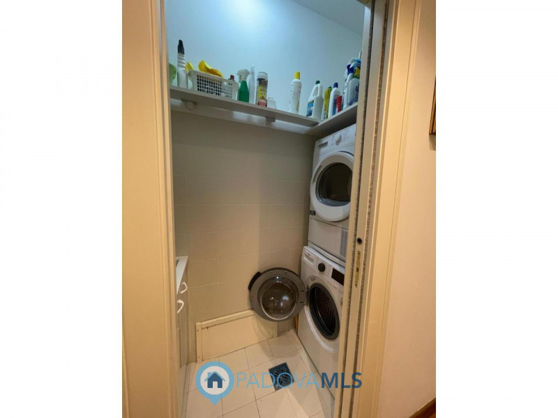 Zona pedonale, elegante trilocale di ampie dimensioni completamente ristrutturato

Immobile in es...