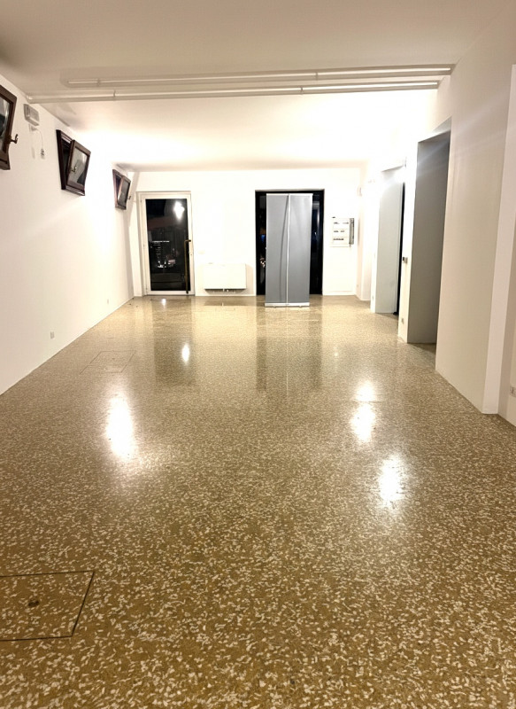 Scopri un'opportunità unica nel centro storico di Treviso, nella vivace zona della Pescheria, luo...