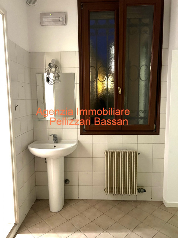 Scopri un'opportunità unica nel centro storico di Treviso, nella vivace zona della Pescheria, luo...